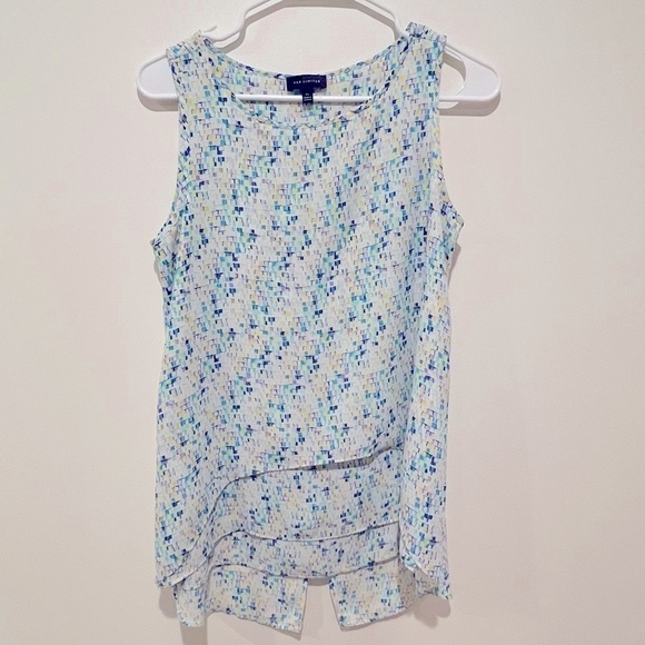 𝅺THE Limited flowy sleeveless top - Picture 1 of 6